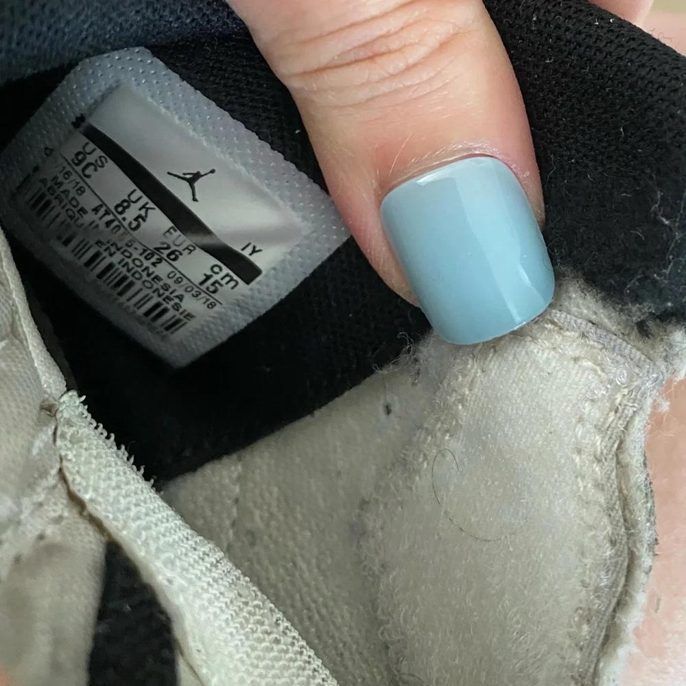 Toddler Nike Jordan Sneakers - Picture 2 of 15